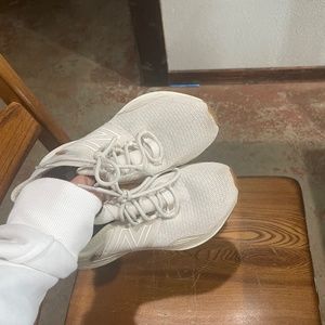 New Balance Tennis shoes